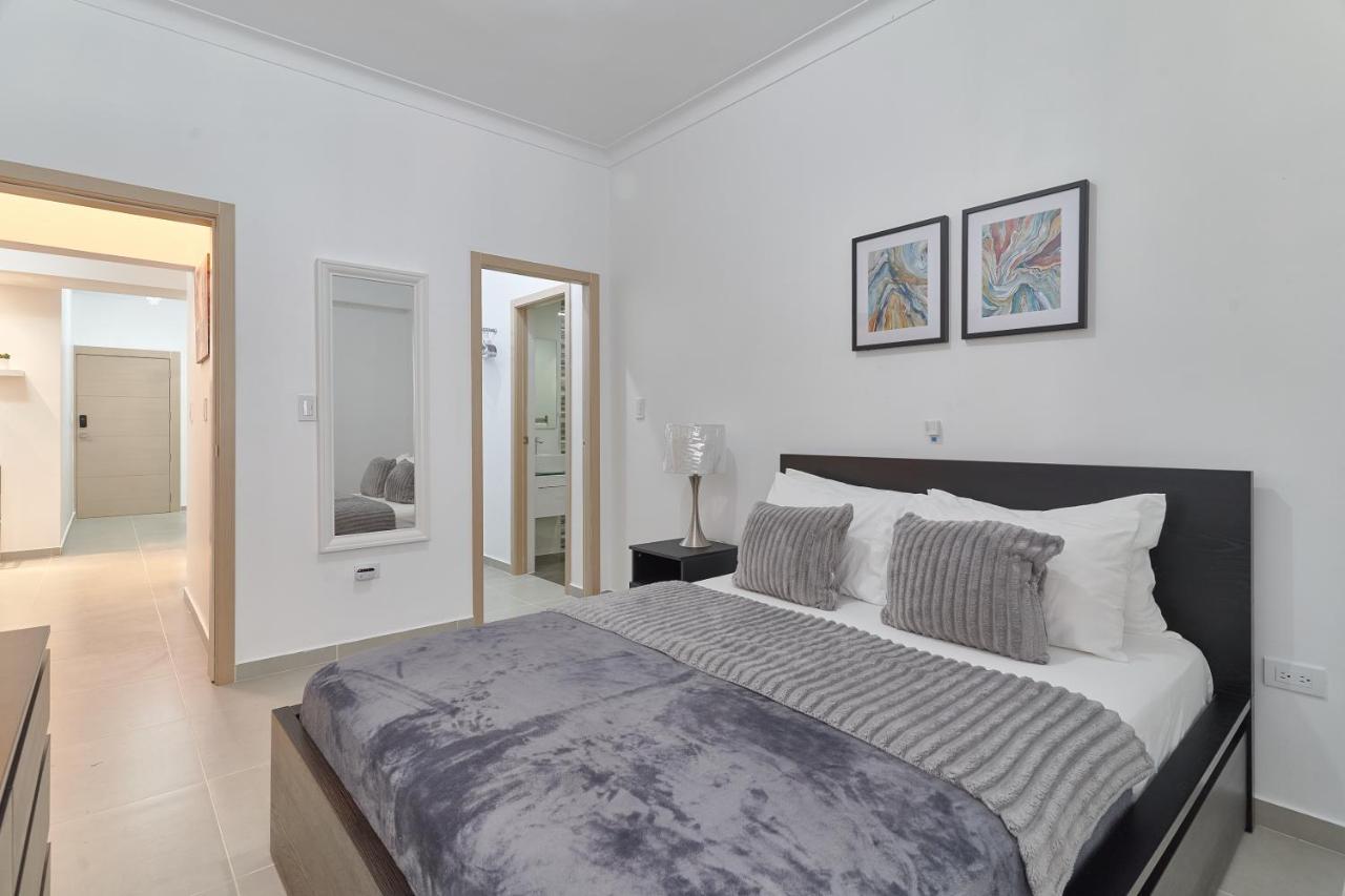 Dom. Rep. Exclusive 2 Bed Apt. Evaristo Morales ซานโตโดมิงโก ภายนอก รูปภาพ